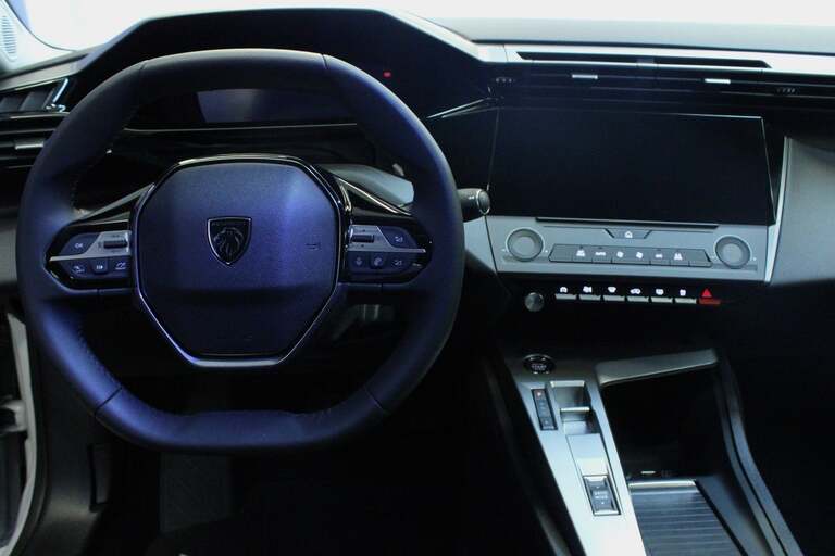 Peugeot e-308