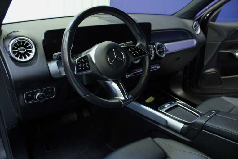 Mercedes EQB300