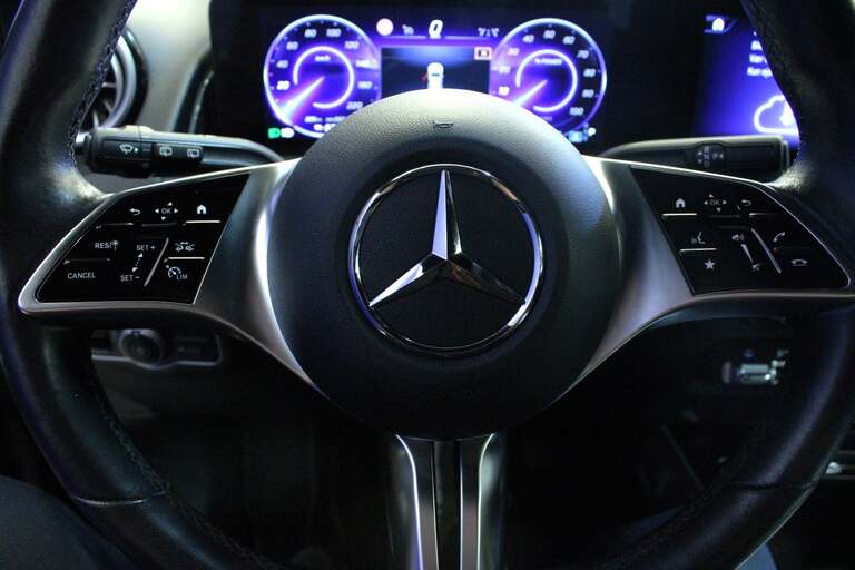 Mercedes EQB300