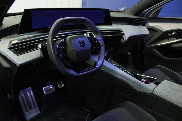Peugeot e-3008