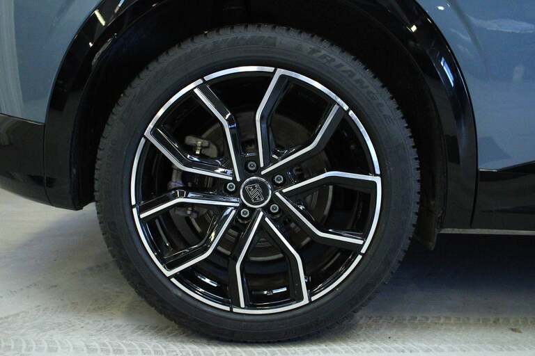 Peugeot e-3008