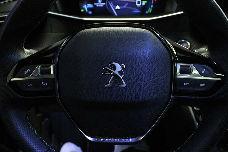 Peugeot e-2008