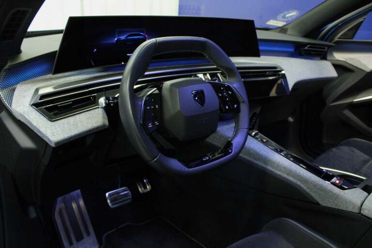 Peugeot e-3008