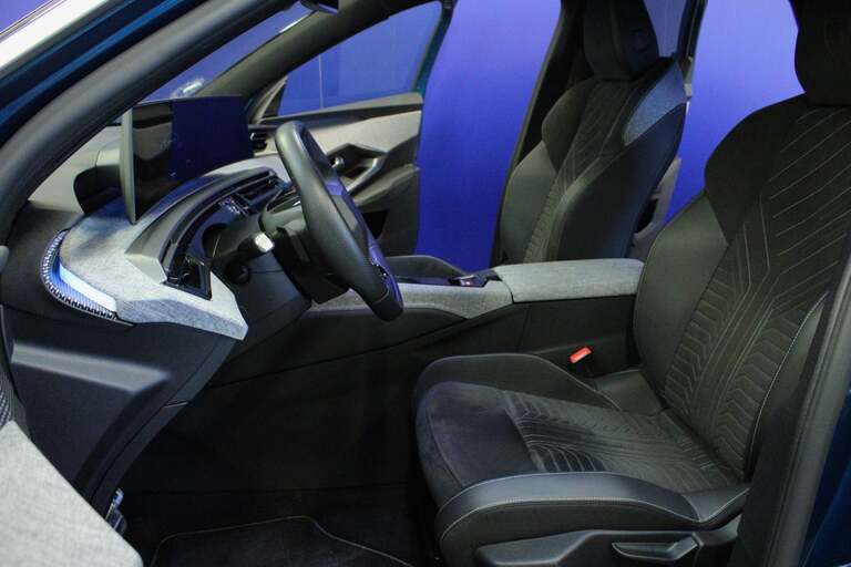 Peugeot e-3008