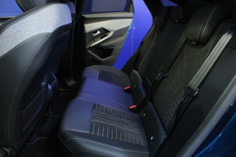 Peugeot e-3008