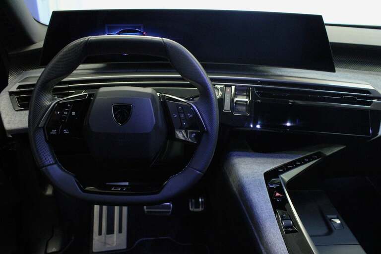 Peugeot e-3008