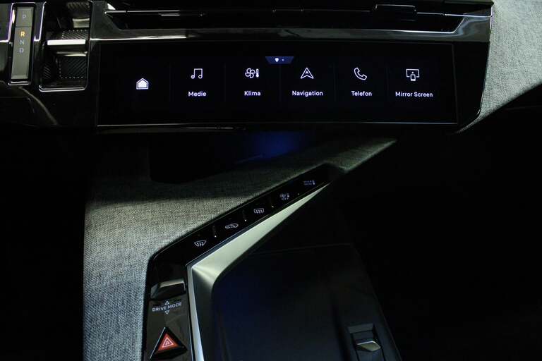 Peugeot e-3008