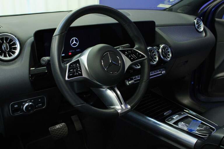 Mercedes EQA300