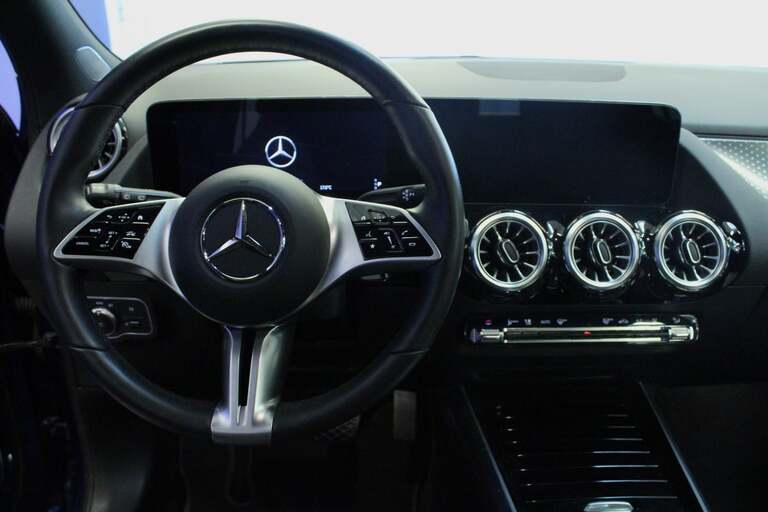 Mercedes EQA300