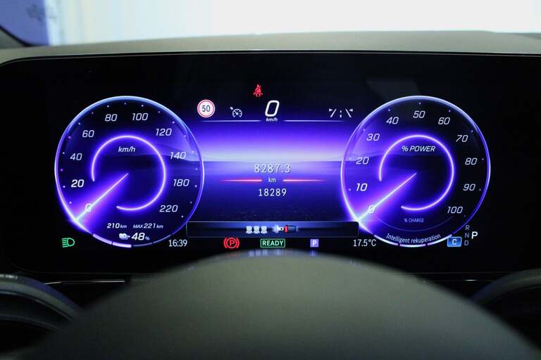 Mercedes EQA300