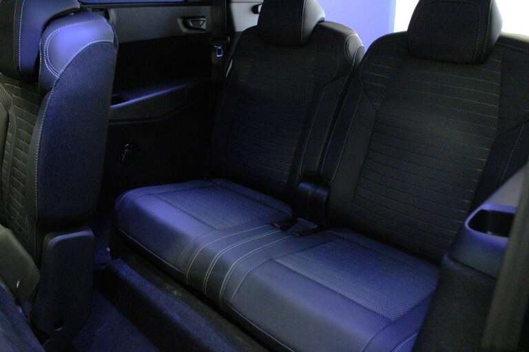 Peugeot e-5008
