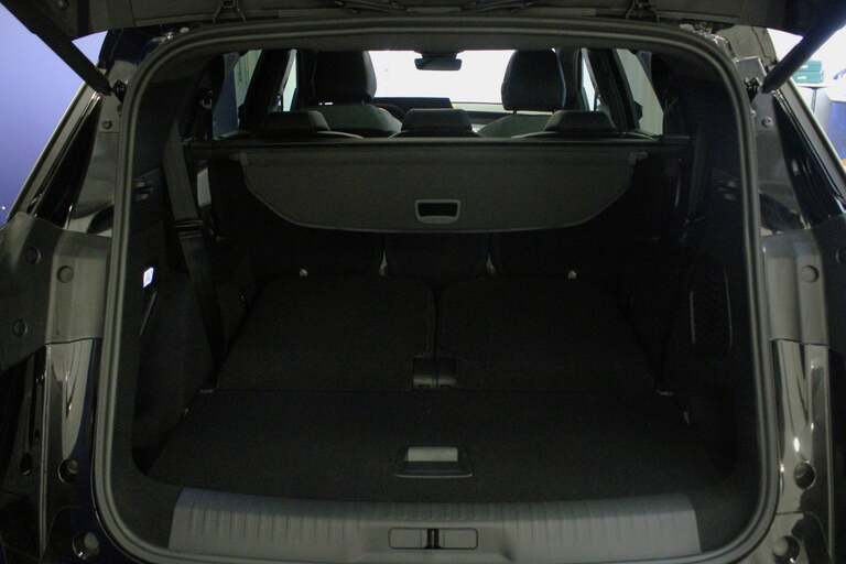 Peugeot e-5008