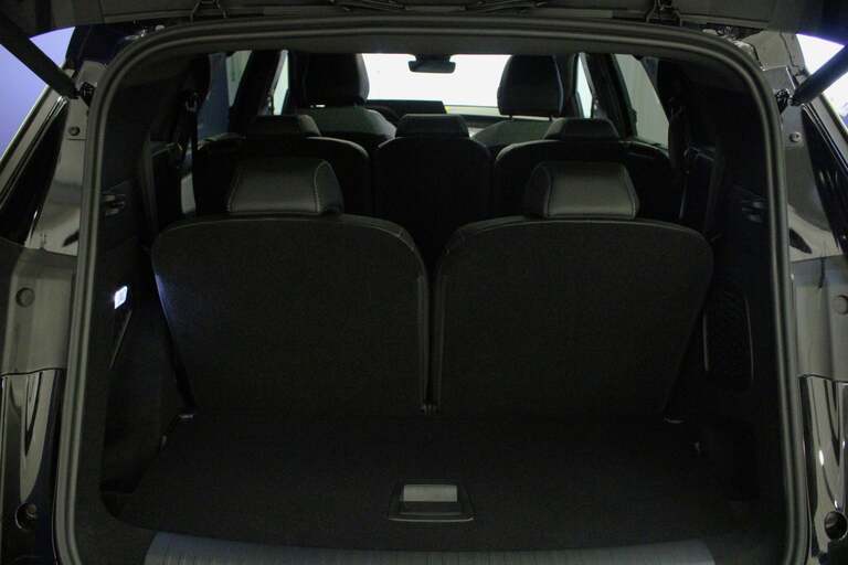 Peugeot e-5008