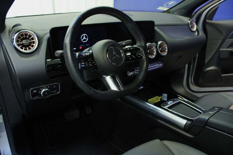 Mercedes EQA300