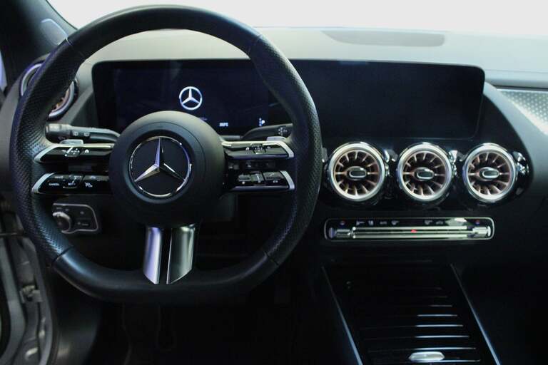 Mercedes EQA300