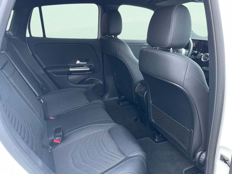 Mercedes EQA300