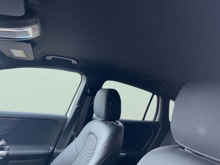 Mercedes EQA300