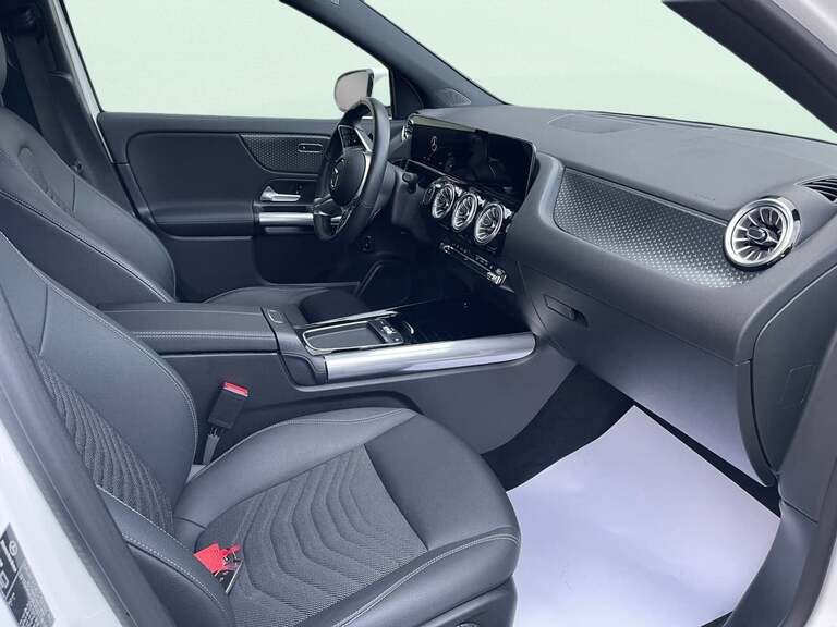 Mercedes EQA300