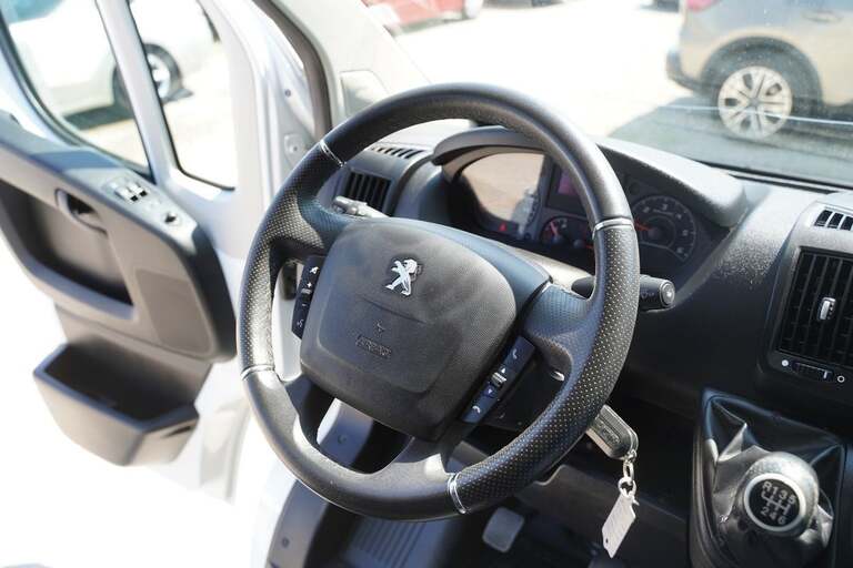 Peugeot Boxer 335
