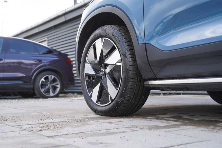 Volvo EX40