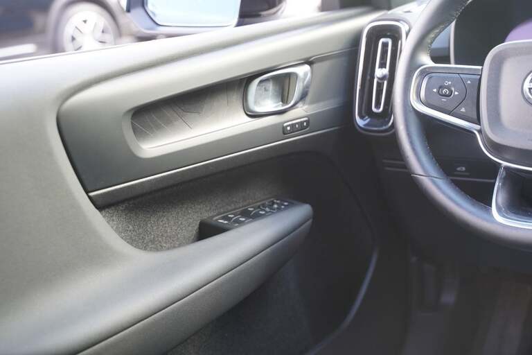 Volvo EX40