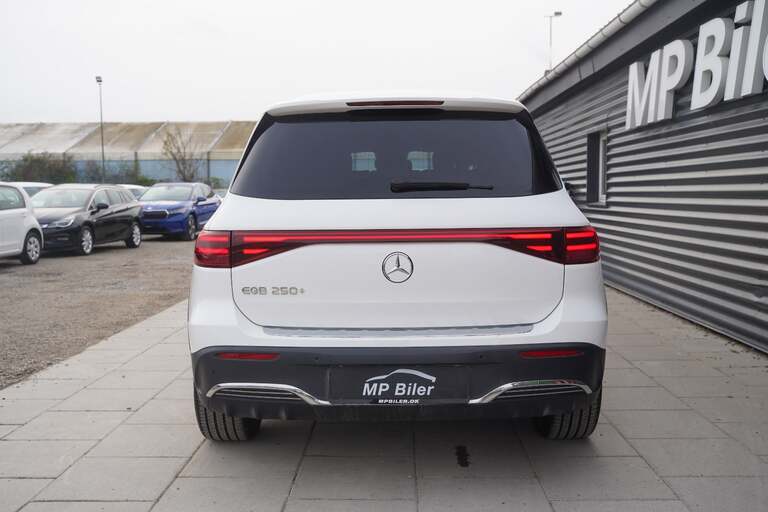 Mercedes EQB250+