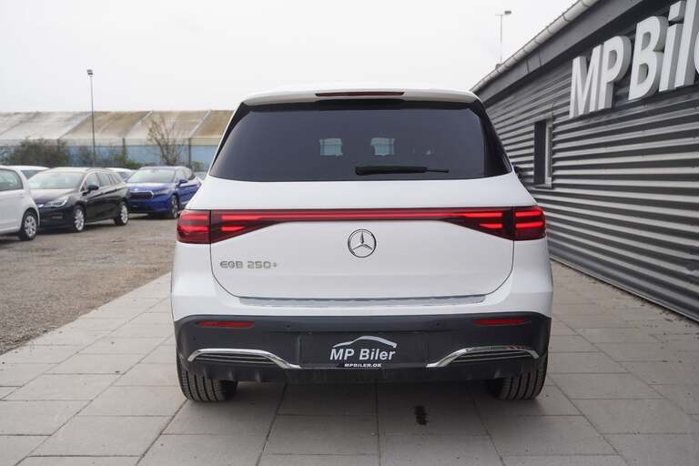 Mercedes EQB250+