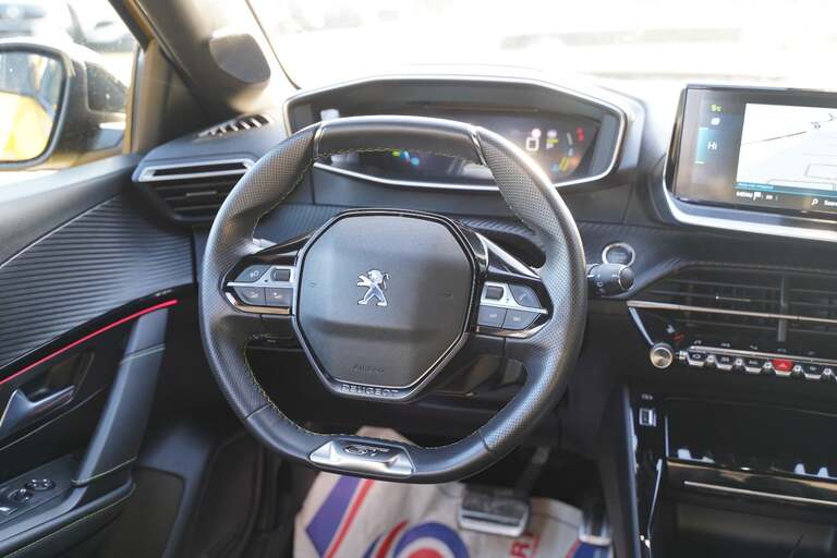 Peugeot e-208