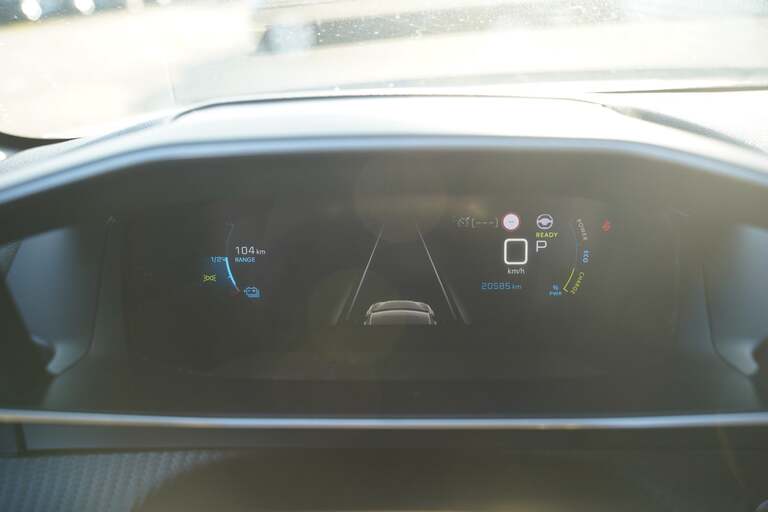 Peugeot e-208