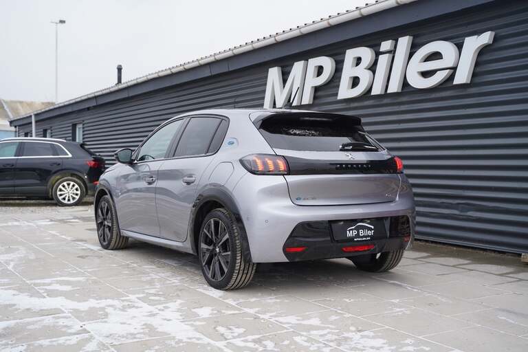 Peugeot e-208