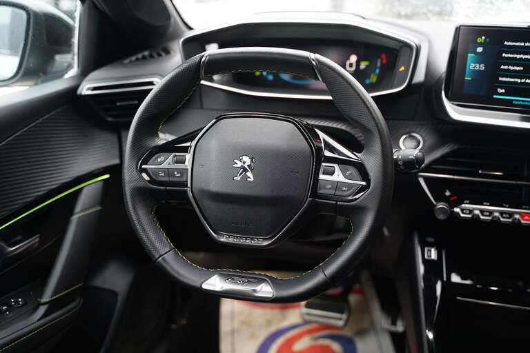 Peugeot e-208