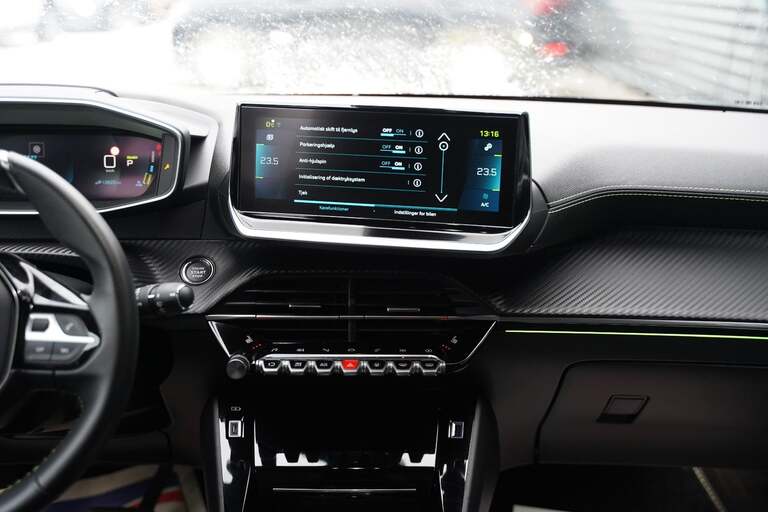 Peugeot e-208