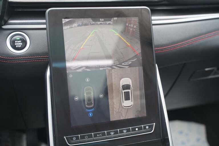 Maxus Euniq6