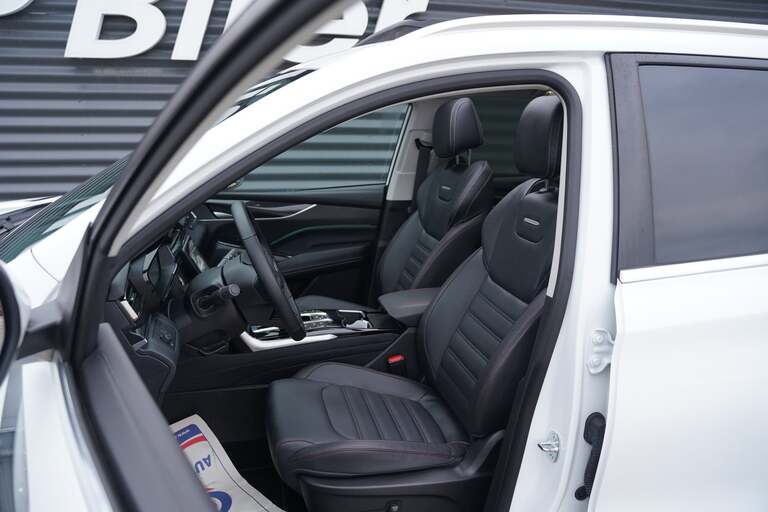 Maxus Euniq6