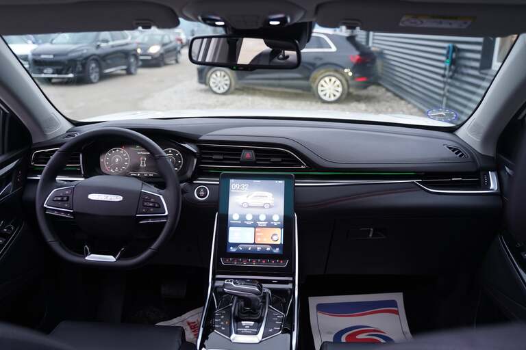 Maxus Euniq6