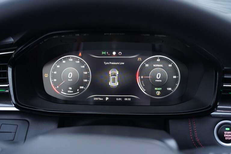 Maxus Euniq6
