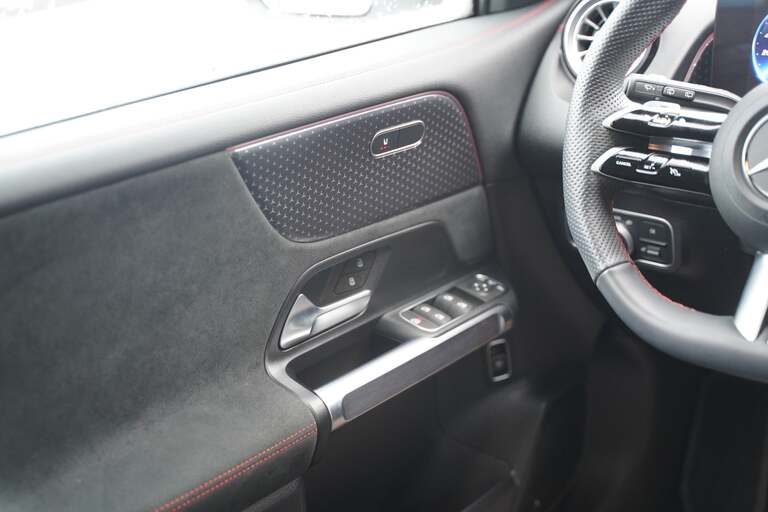 Mercedes EQB300