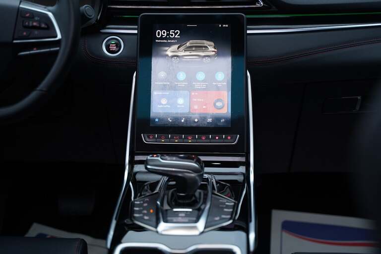 Maxus Euniq6