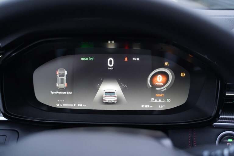 Maxus Euniq6