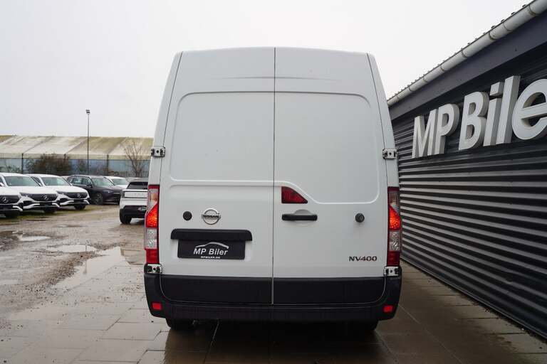 Nissan NV400