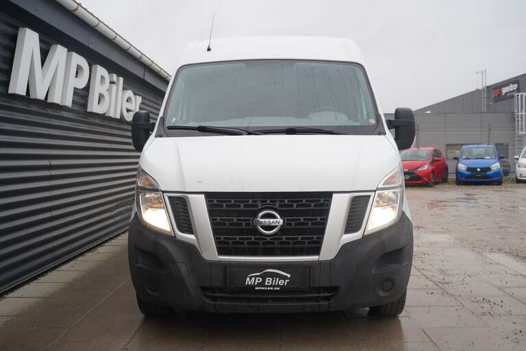 Nissan NV400