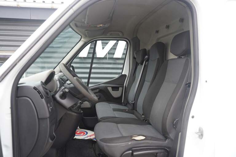 Nissan NV400