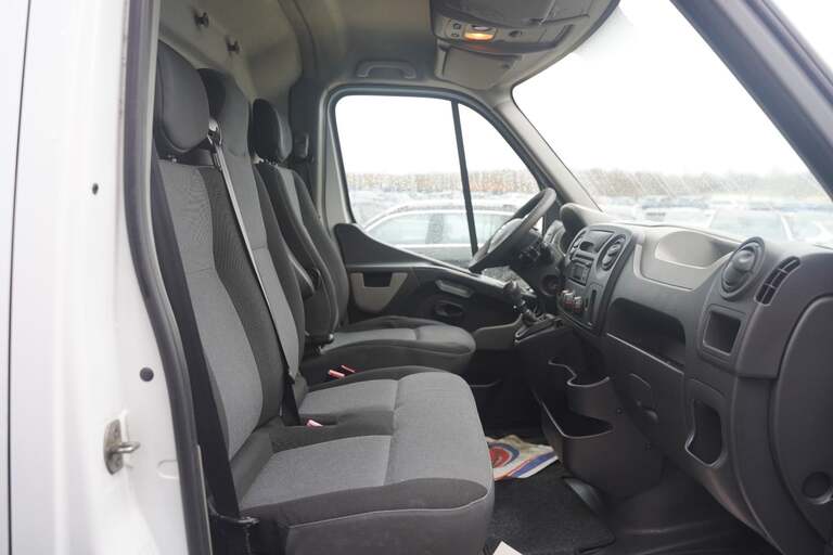 Nissan NV400