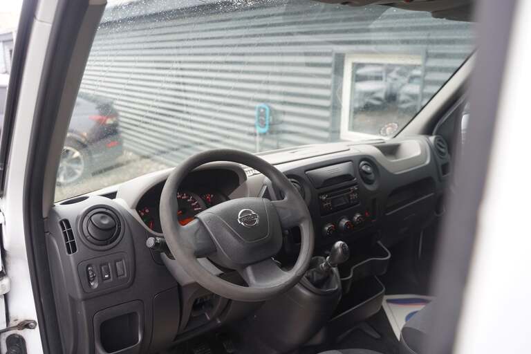 Nissan NV400