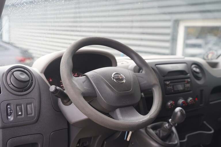 Nissan NV400