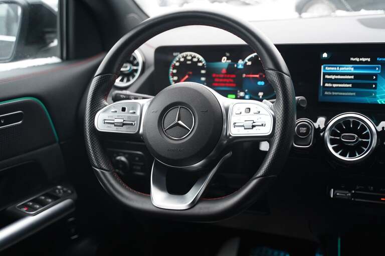 Mercedes EQA300