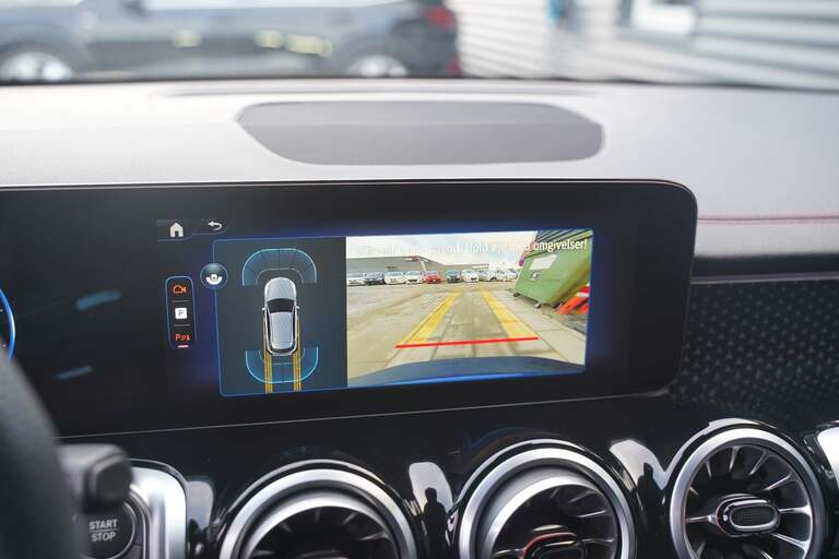 Mercedes EQB300