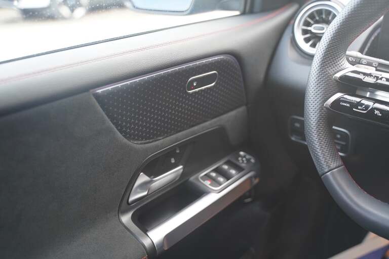 Mercedes EQB300