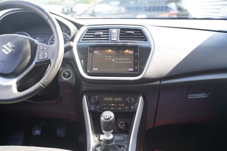 Suzuki S-Cross