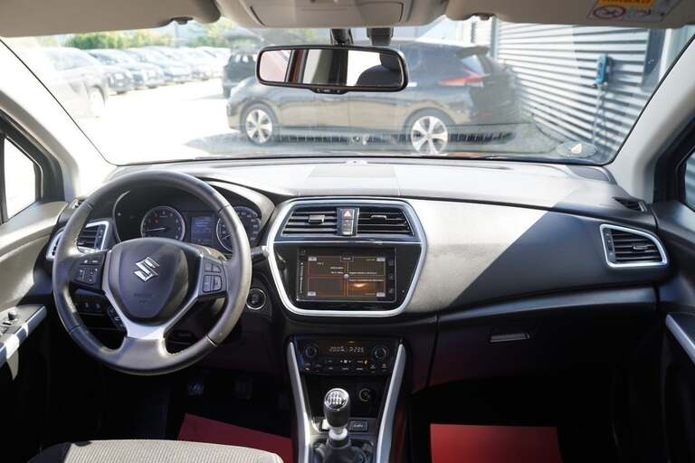 Suzuki S-Cross